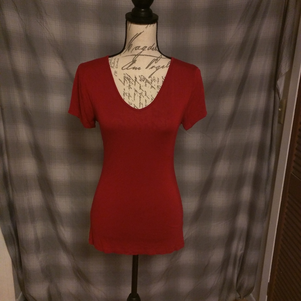 Ladies Burgundy V-neck Short Sleeve Top